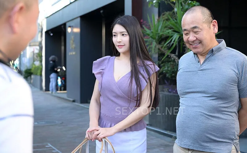 Thấy vợ yêu của nhân viên đẹp quá, quản lý lại có sở thích nắc bà xã người khác nên đã…