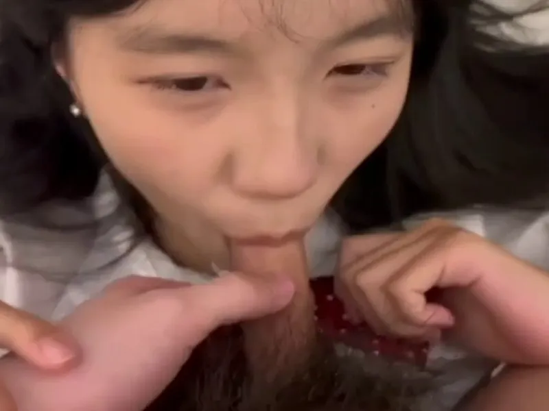 Em loli dễ thương mút dương vật biến em thành con đào nứng lồn p2